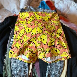 FLeo shorts size medium